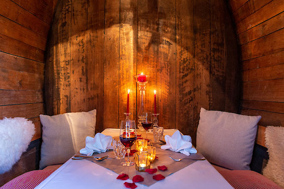 Biergarten mit Holzfass für  romantische Stunden